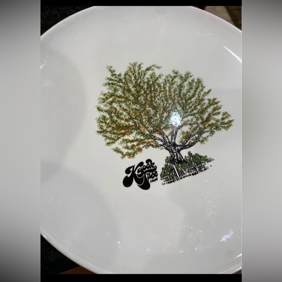 Kapok Tree Inn Set of 4 Dishes - Picture 1 of 3